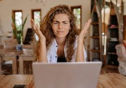 woman frustrated at laptop